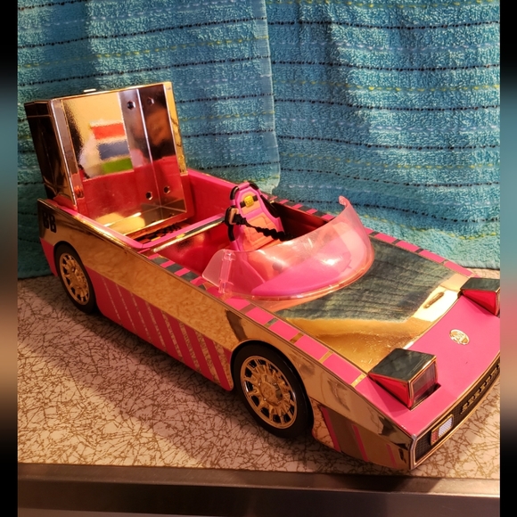 Limited Edition LOL Surprise pink and gold car - Picture 5 of 10